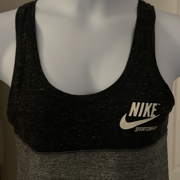 Nike Performance Tank - Picture 2 of 5